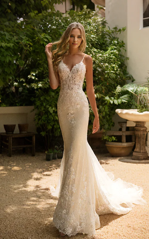 Floral Beach Mermaid Boho Lace V-Neck Wedding Dress Whimsical Sexy Low Back Sleeveless Bridal Gown with Court Train Illusion Neckline Gown