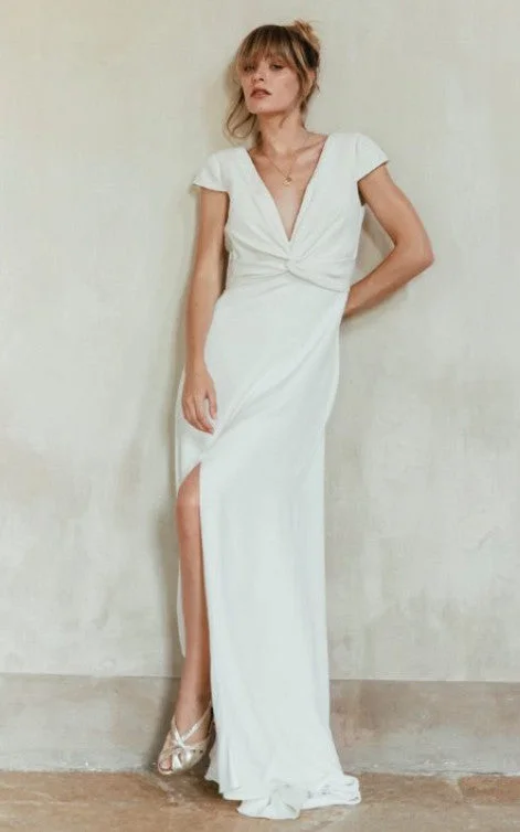 Modest Simple Beach Short Sleeve Satin Wedding Dress Casual V-Neck Criss Cross Satin Bridal Gown Wedding Dress Style